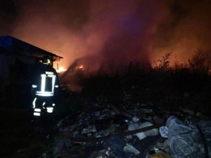 ++ Incendio campo bulgari a Foggia, un morto ++